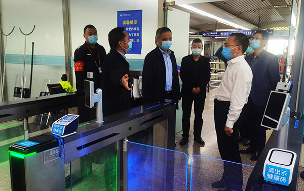 經開區(qū)黨工委到綿陽機場調研疫情防控工作.png